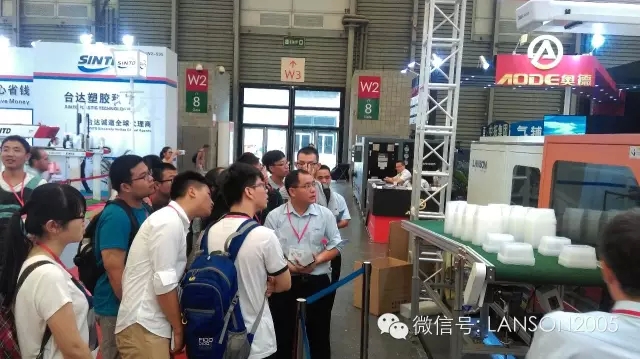 第十四屆亞太塑料橡膠工業展覽會實況報道——91九色在线观看视频技術工程師與太原理工大學師生的技術交流